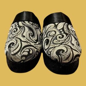 Zsa Zsa Women’s Slip On Luxury Slippers Black White Gold Size 7.5